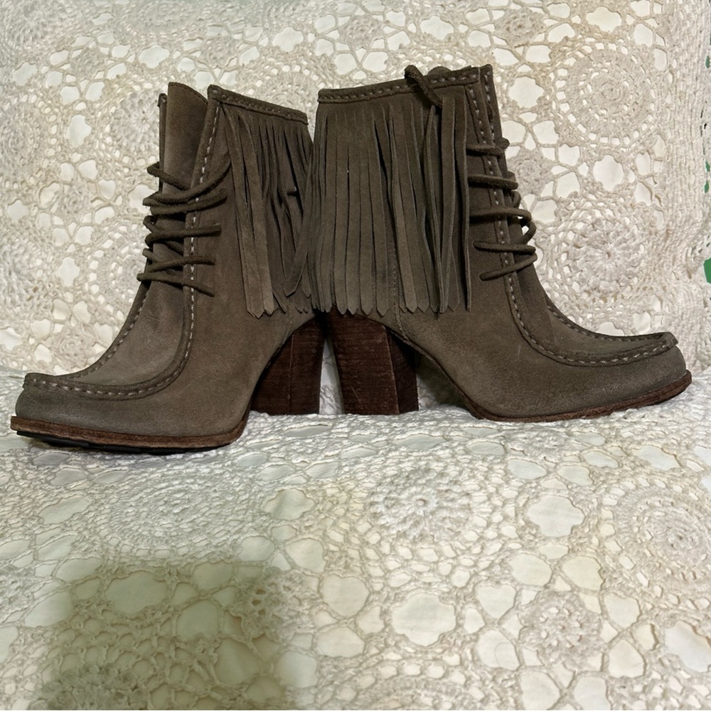 Frye Parker Fringed Suede Boots Size 6